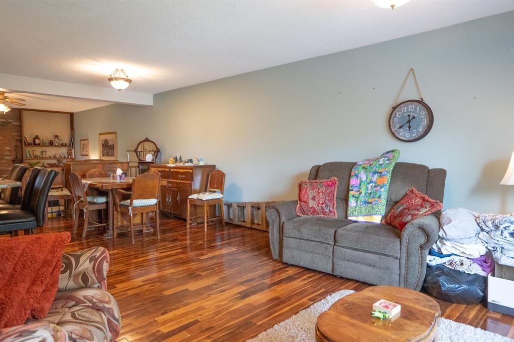 4908 47 Street, Clive, AB - Indoor Photo Showing Living Room