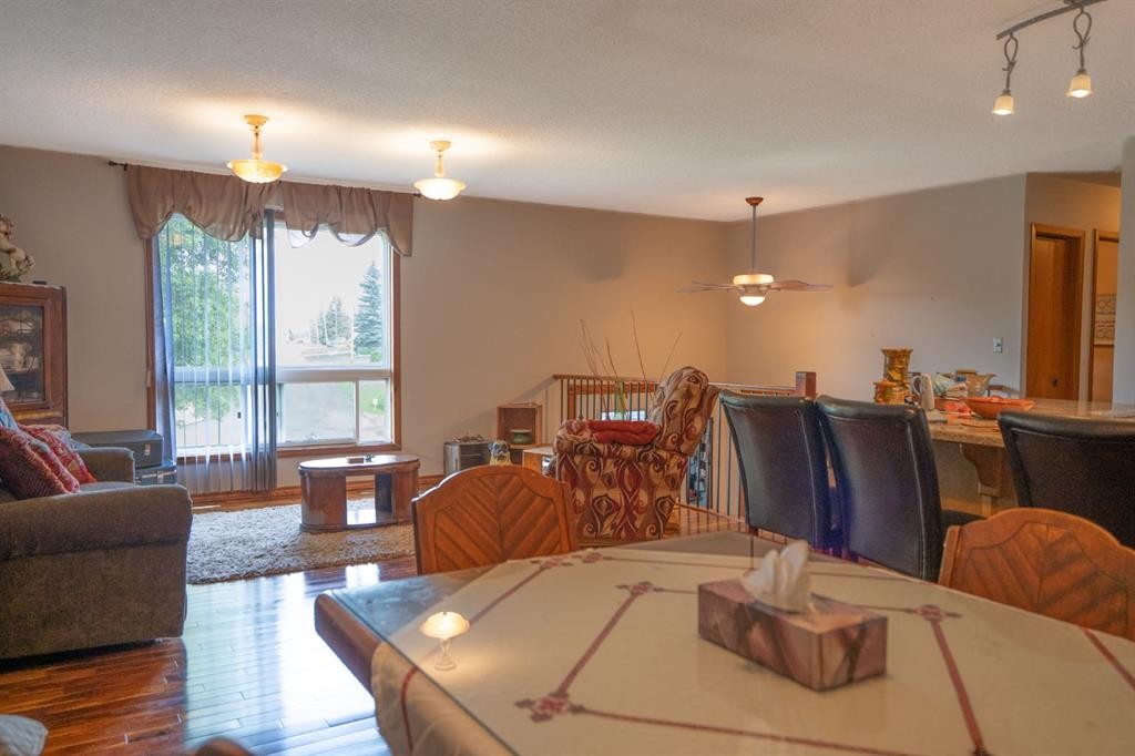 4908 47 Street, Clive, AB - Indoor Photo Showing Living Room