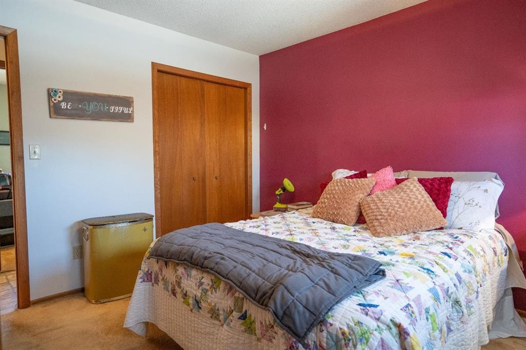 4908 47 Street, Clive, AB - Indoor Photo Showing Bedroom