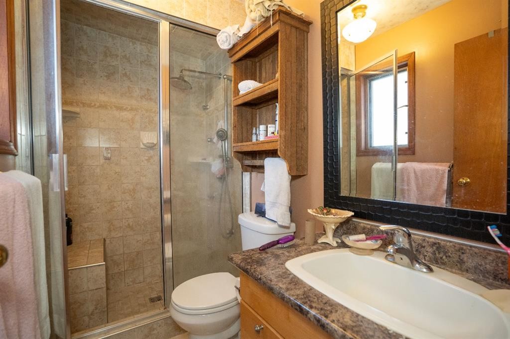4908 47 Street, Clive, AB - Indoor Photo Showing Bathroom