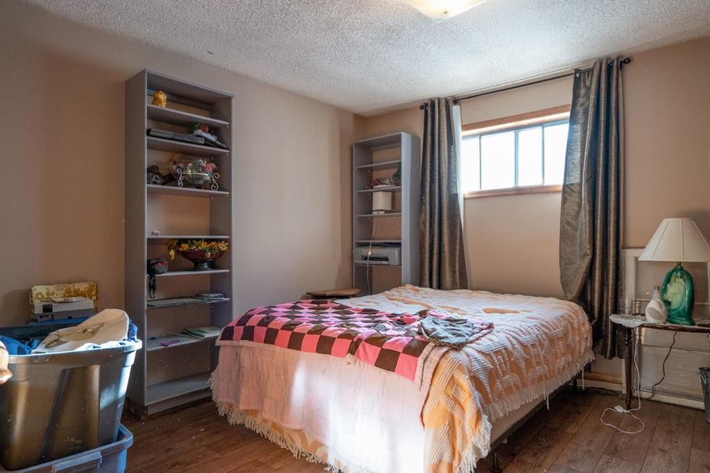 4908 47 Street, Clive, AB - Indoor Photo Showing Bedroom