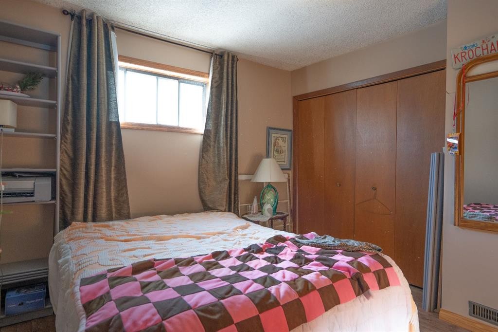 4908 47 Street, Clive, AB - Indoor Photo Showing Bedroom