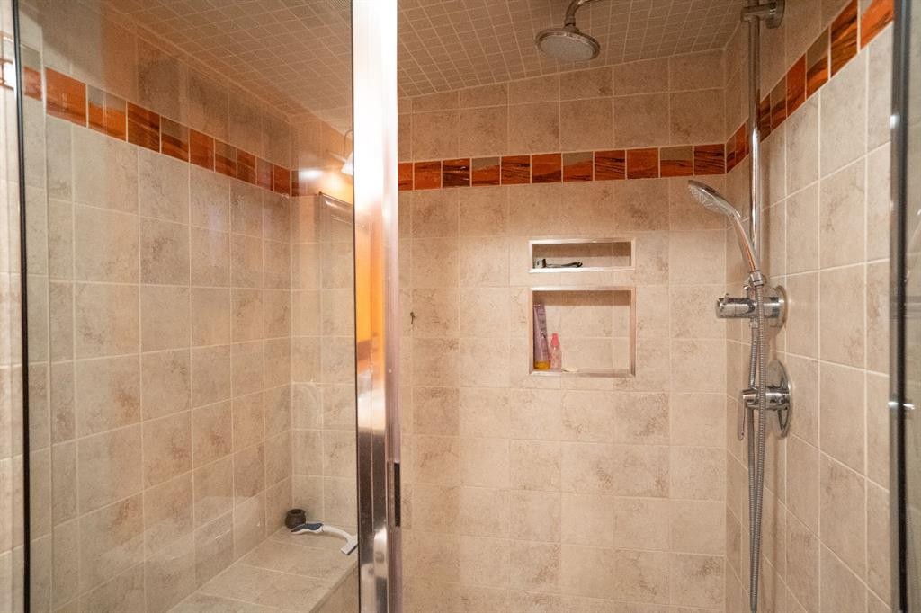 4908 47 Street, Clive, AB - Indoor Photo Showing Bathroom
