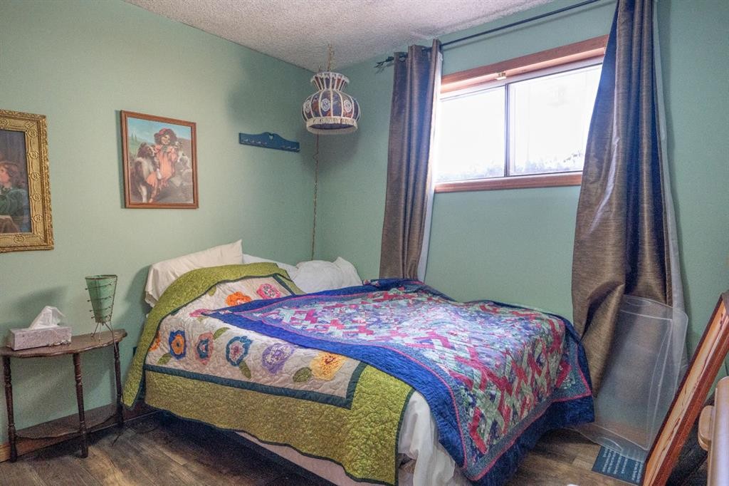4908 47 Street, Clive, AB - Indoor Photo Showing Bedroom