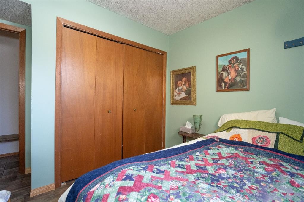 4908 47 Street, Clive, AB - Indoor Photo Showing Bedroom