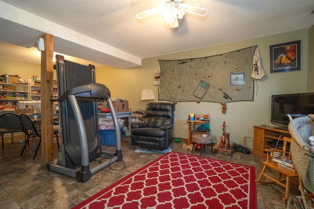 4908 47 Street, Clive, AB - Indoor