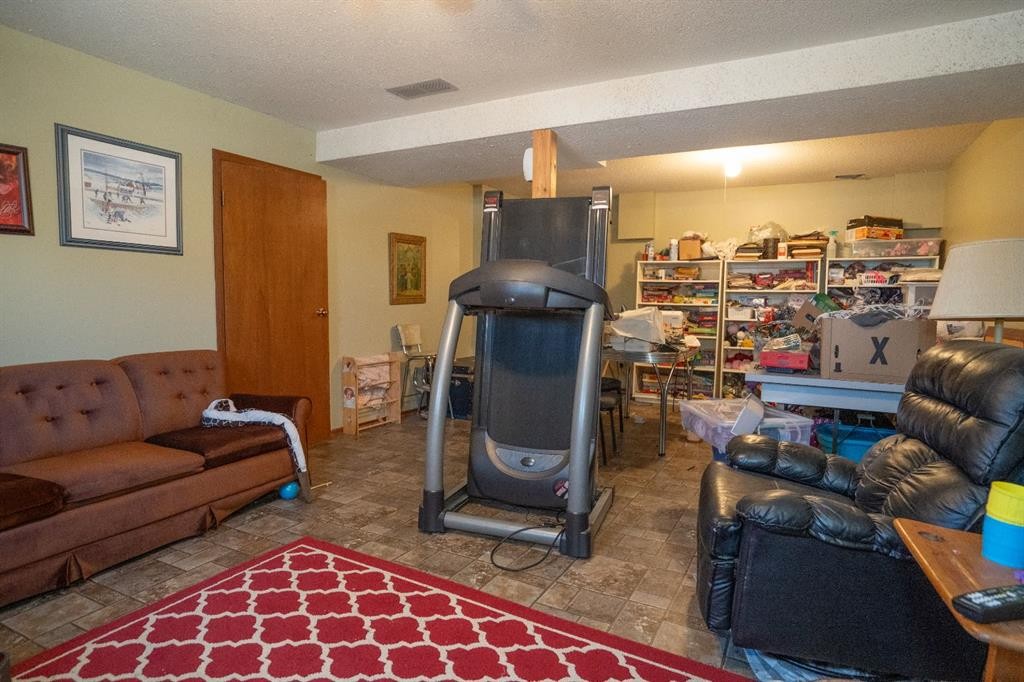 4908 47 Street, Clive, AB - Indoor