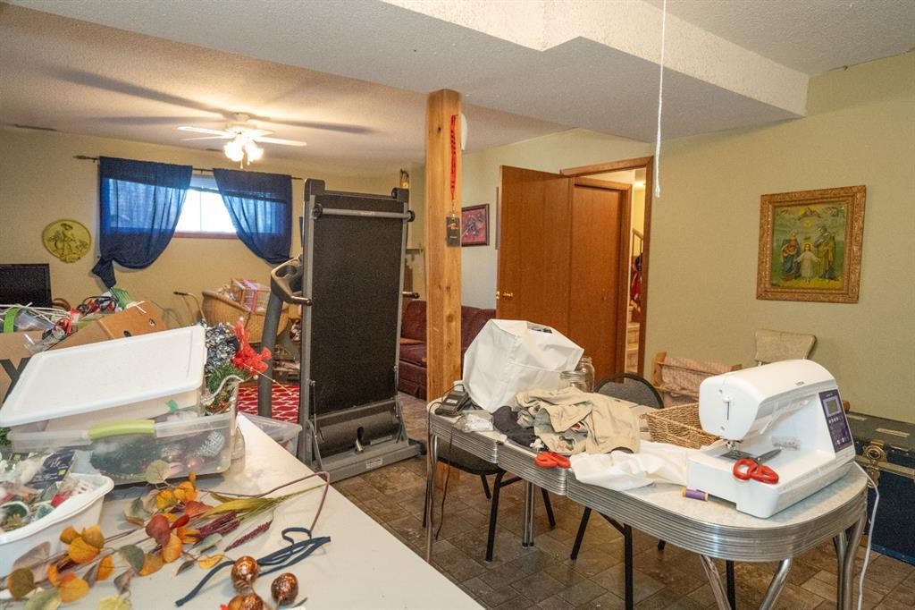 4908 47 Street, Clive, AB - Indoor