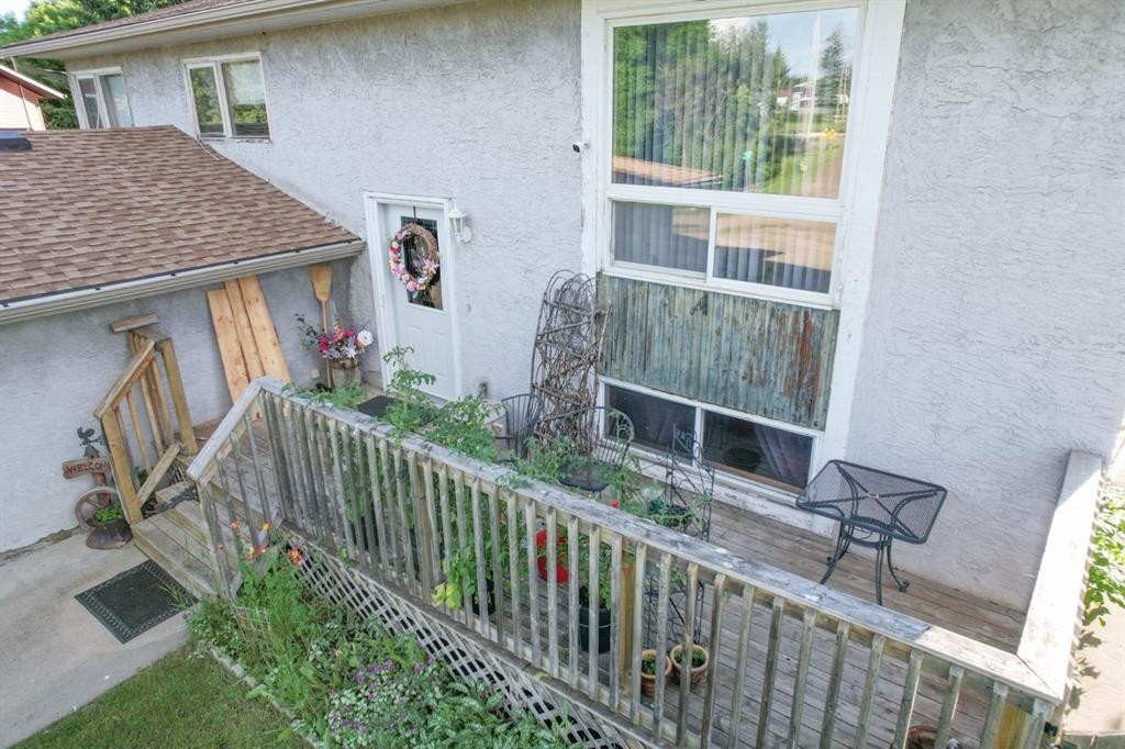 4908 47 Street, Clive, AB - Outdoor