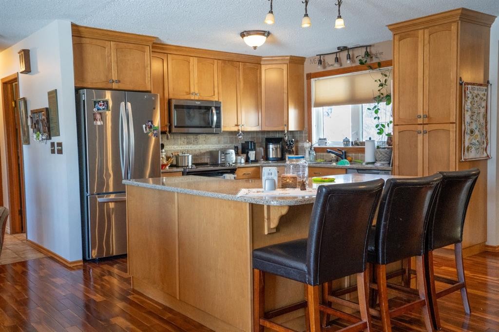 4908 47 Street, Clive, AB - Indoor Photo Showing Kitchen