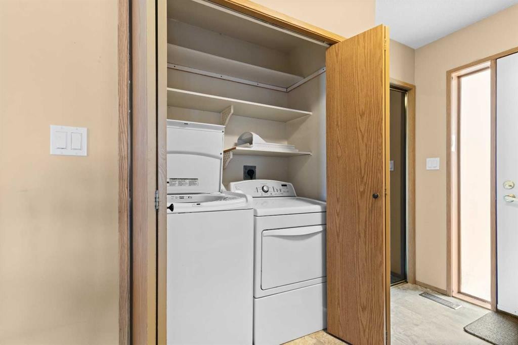 38-2821 Botterill Crescent, Red Deer, AB - Indoor Photo Showing Laundry Room