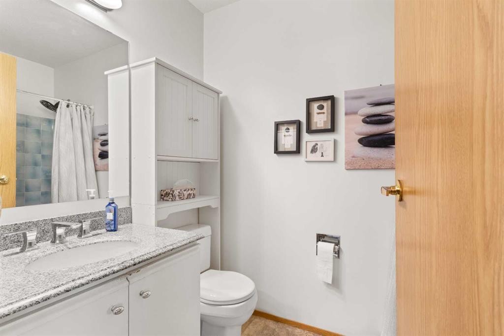 38-2821 Botterill Crescent, Red Deer, AB - Indoor Photo Showing Bathroom