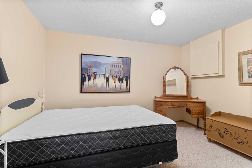 38-2821 Botterill Crescent, Red Deer, AB - Indoor Photo Showing Bedroom