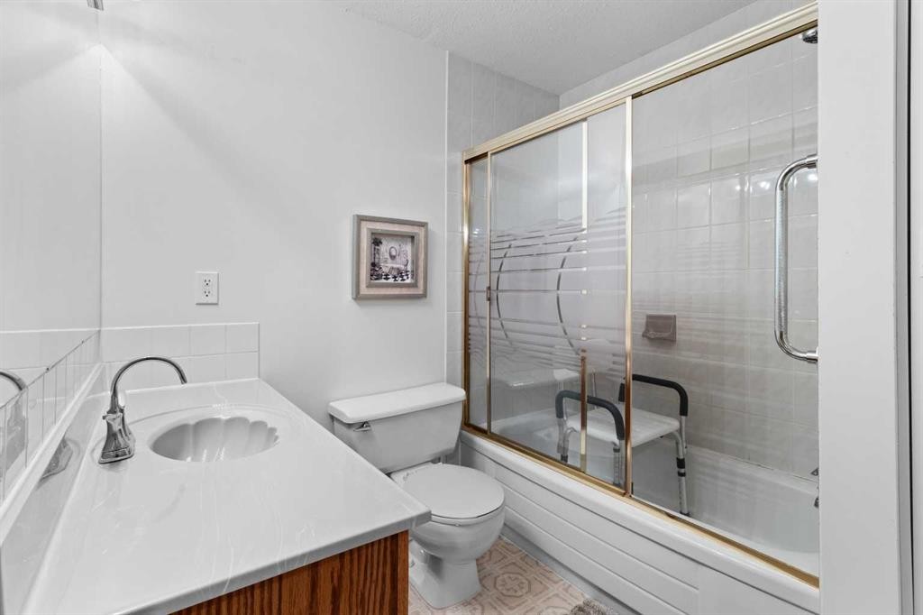 38-2821 Botterill Crescent, Red Deer, AB - Indoor Photo Showing Bathroom