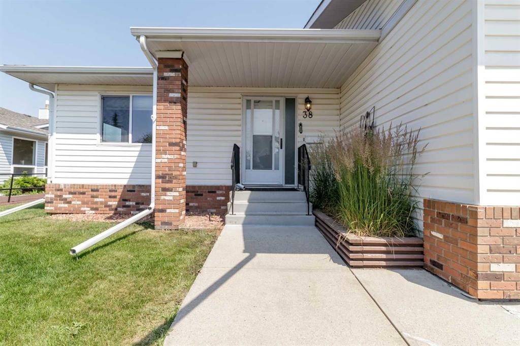 38-2821 Botterill Crescent, Red Deer, AB - Outdoor With Exterior