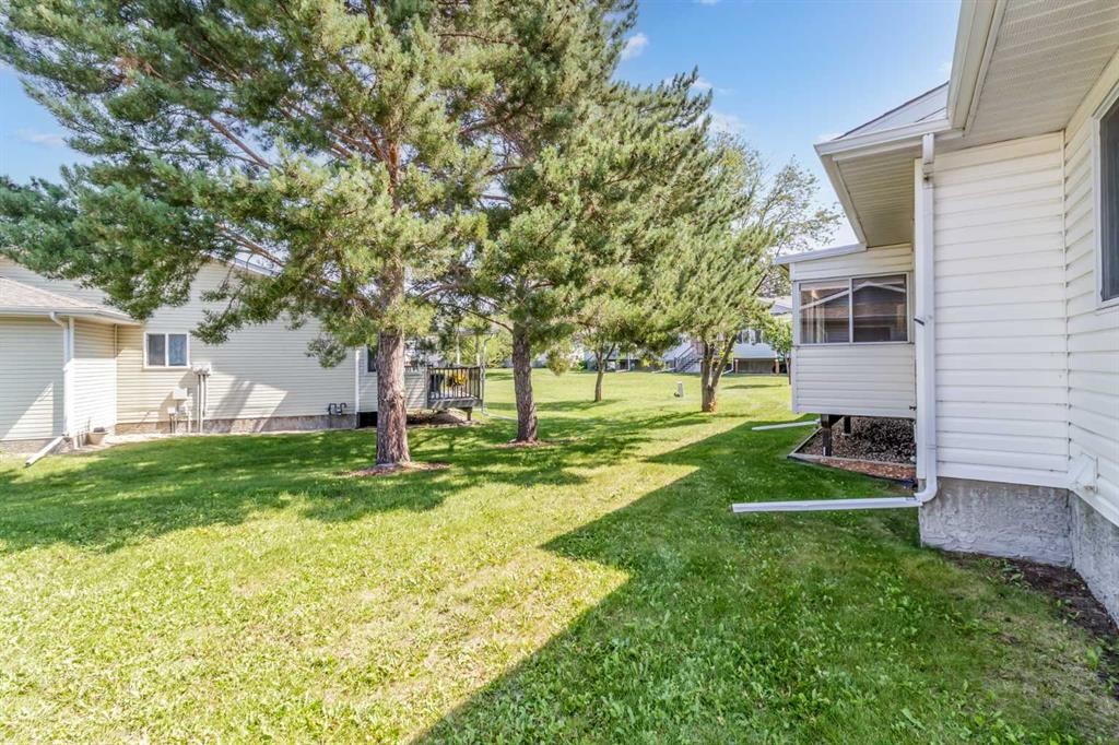 38-2821 Botterill Crescent, Red Deer, AB - Outdoor
