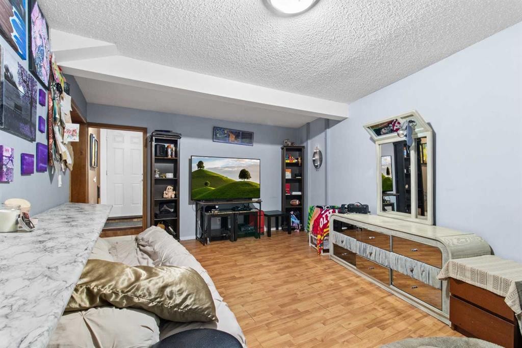 5224 50 Avenue, Sylvan Lake, AB - Indoor Photo Showing Bedroom