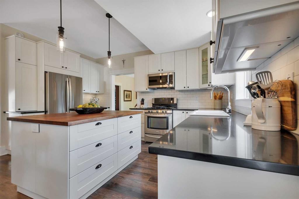 4815 49 Street, Clive, AB - Indoor Photo Showing Kitchen With Stainless Steel Kitchen With Upgraded Kitchen