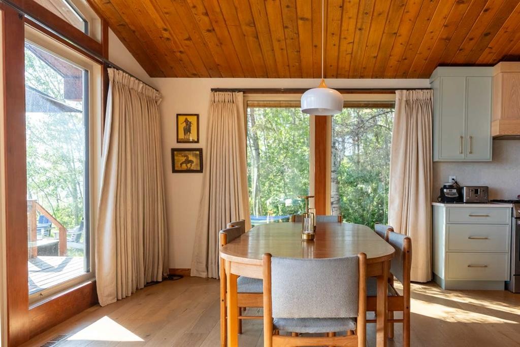 391 Birchcliff Road, Birchcliff, AB - Indoor Photo Showing Dining Room