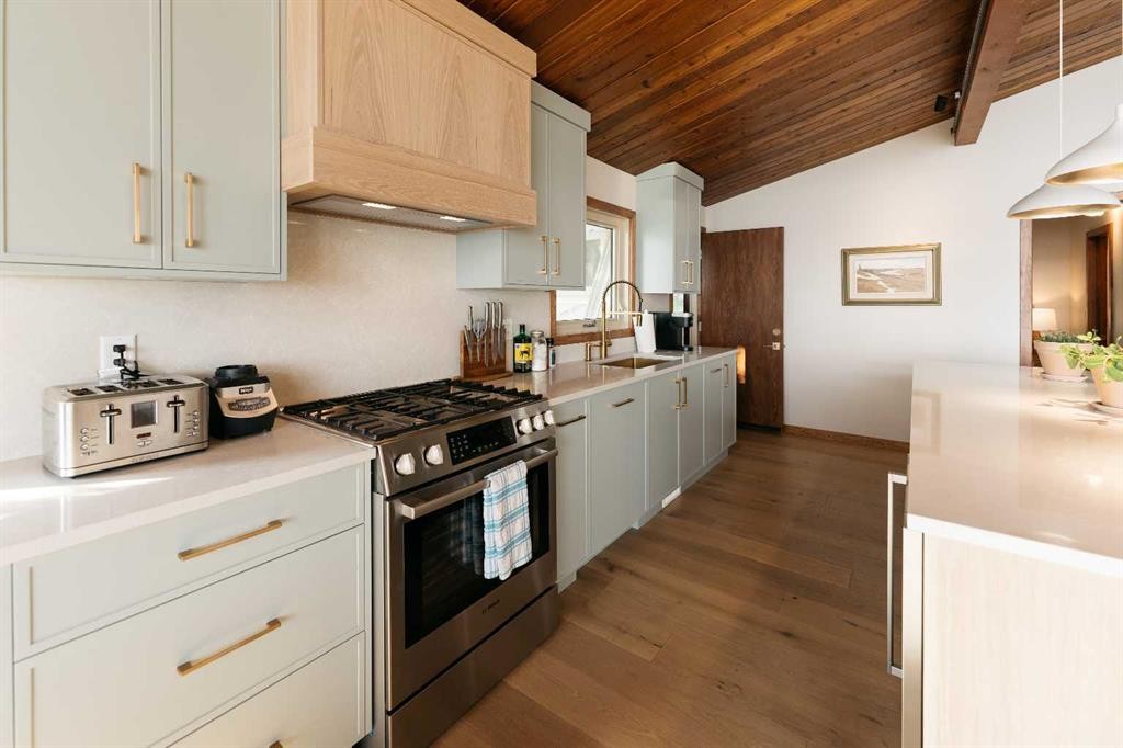 391 Birchcliff Road, Birchcliff, AB - Indoor Photo Showing Kitchen