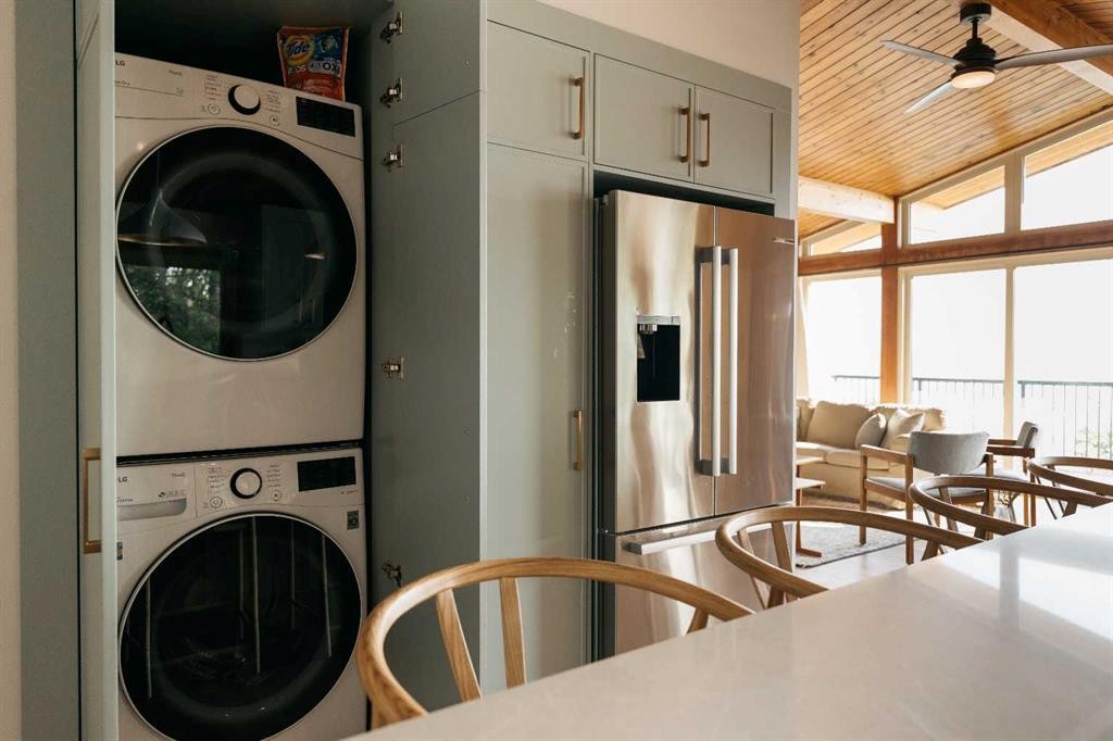 391 Birchcliff Road, Birchcliff, AB - Indoor Photo Showing Laundry Room
