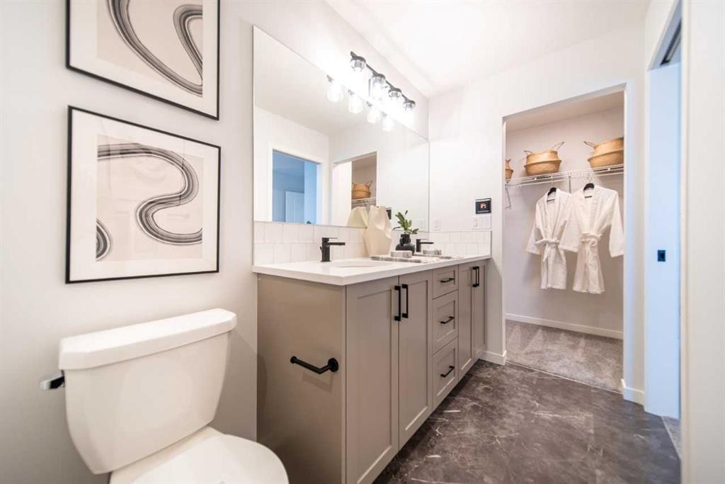 524 Tekarra Drive Nw, Calgary, AB - Indoor Photo Showing Bathroom