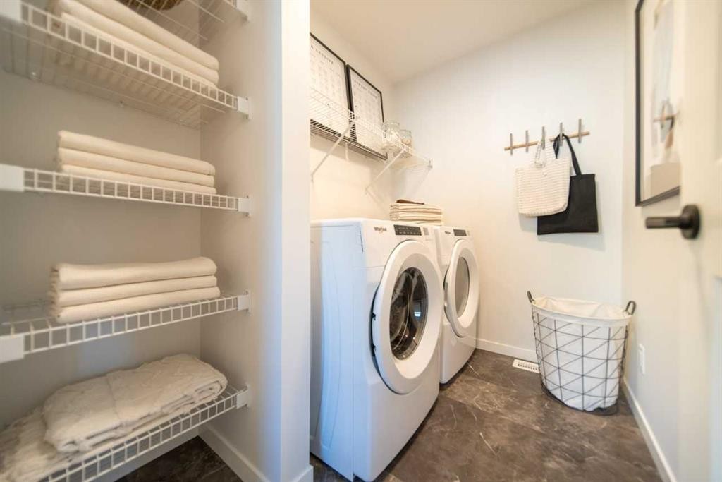 524 Tekarra Drive Nw, Calgary, AB - Indoor Photo Showing Laundry Room