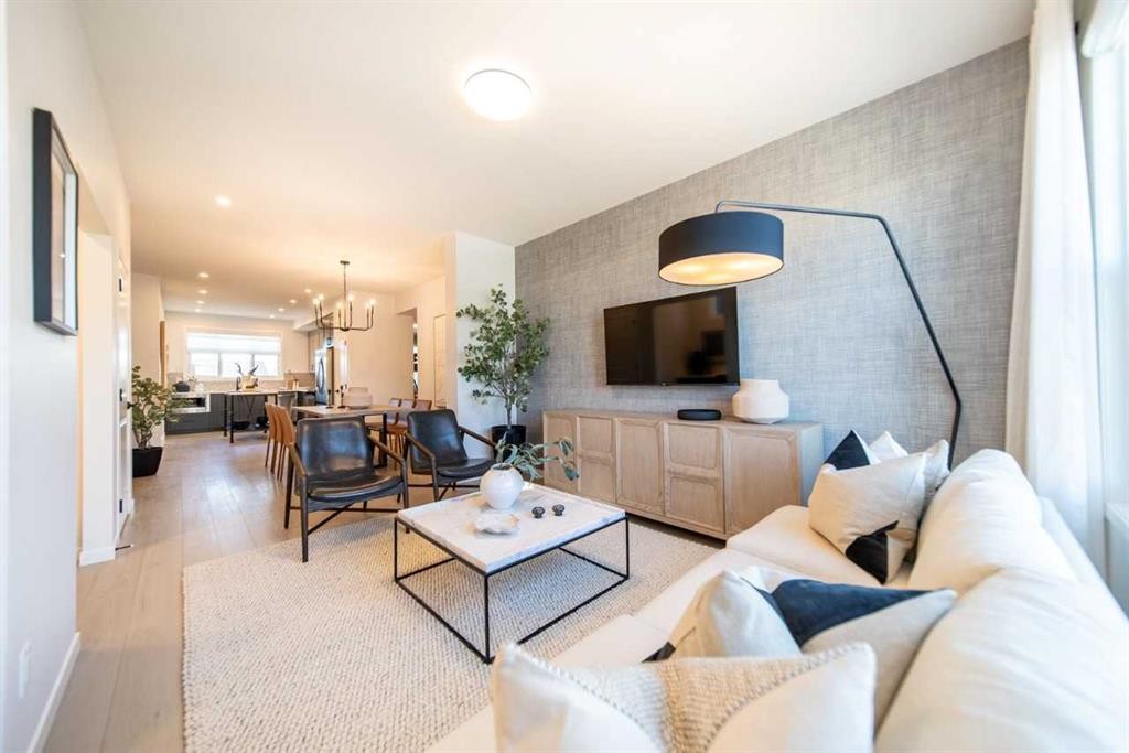 524 Tekarra Drive Nw, Calgary, AB - Indoor Photo Showing Living Room