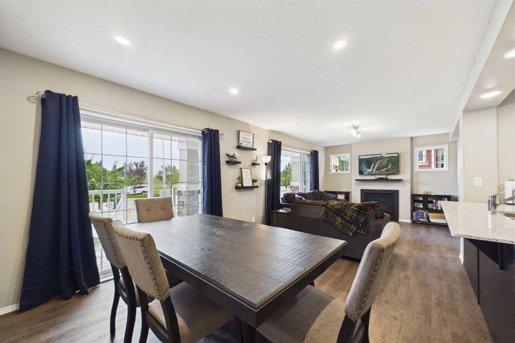 19 Golden Crescent, Red Deer, AB - Indoor Photo Showing Dining Room