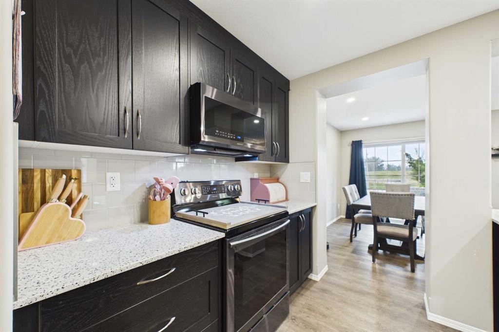 19 Golden Crescent, Red Deer, AB - Indoor Photo Showing Kitchen