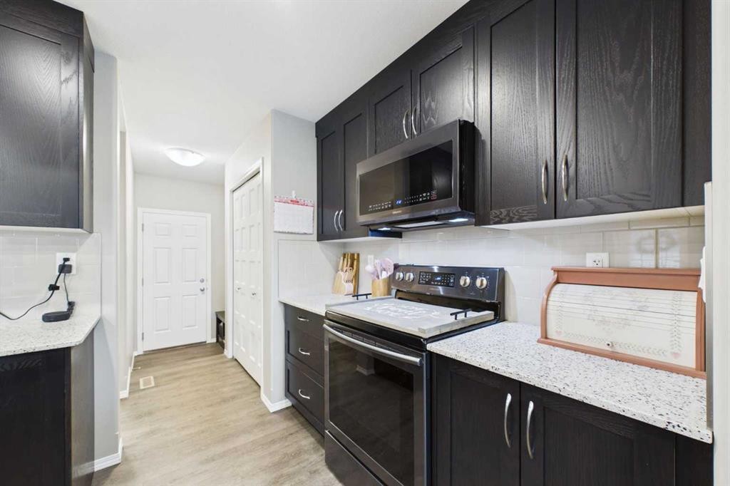 19 Golden Crescent, Red Deer, AB - Indoor Photo Showing Kitchen