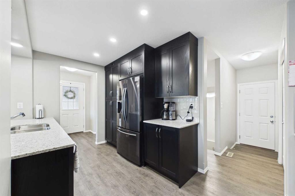19 Golden Crescent, Red Deer, AB - Indoor Photo Showing Kitchen With Double Sink