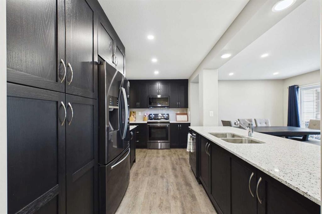 19 Golden Crescent, Red Deer, AB - Indoor Photo Showing Kitchen With Stainless Steel Kitchen With Double Sink With Upgraded Kitchen