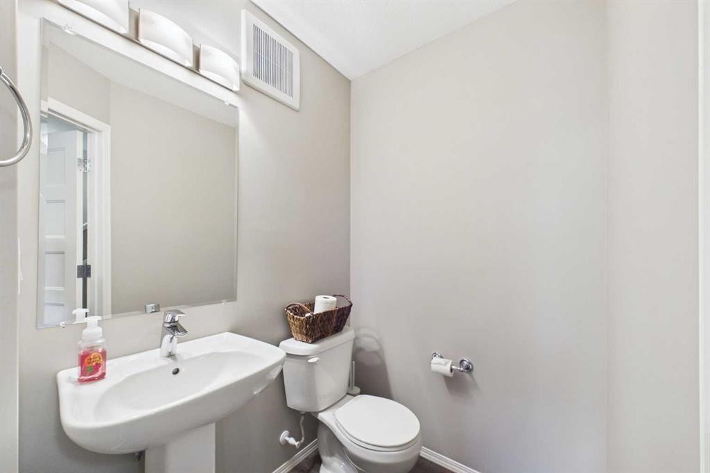 19 Golden Crescent, Red Deer, AB - Indoor Photo Showing Bathroom