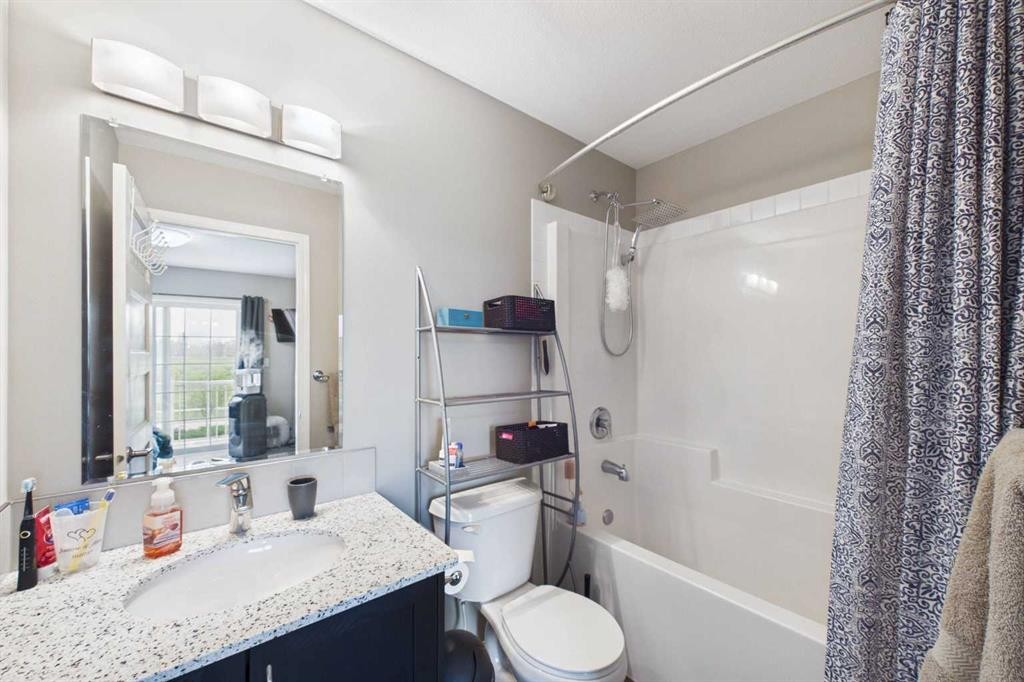 19 Golden Crescent, Red Deer, AB - Indoor Photo Showing Bathroom