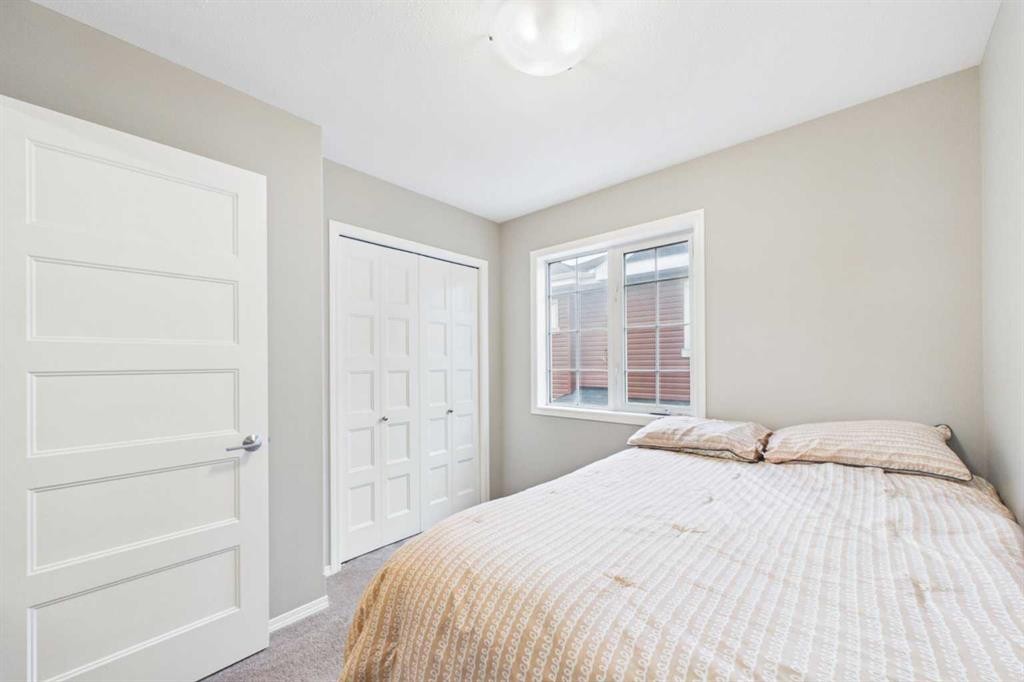 19 Golden Crescent, Red Deer, AB - Indoor Photo Showing Bedroom