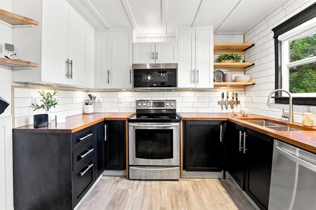 149 Mcdougall Crescent, Red Deer, AB - Indoor Photo Showing Kitchen With Double Sink