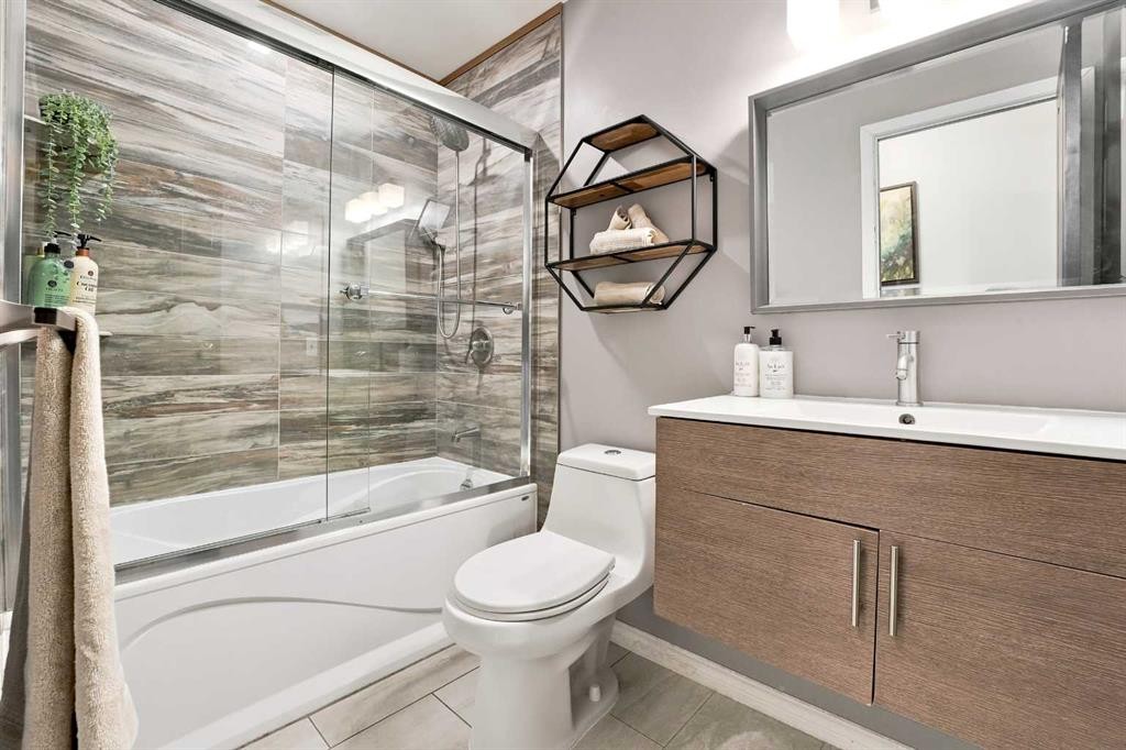149 Mcdougall Crescent, Red Deer, AB - Indoor Photo Showing Bathroom