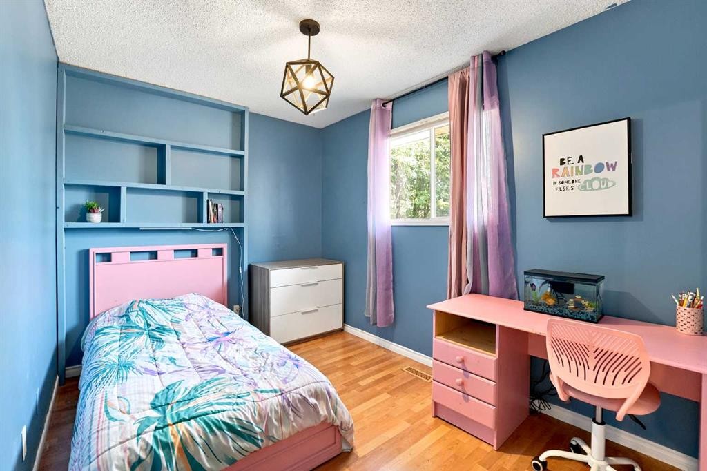 149 Mcdougall Crescent, Red Deer, AB - Indoor Photo Showing Bedroom