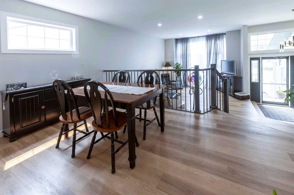 19 Royal Crescent, Lacombe, AB - Indoor Photo Showing Dining Room