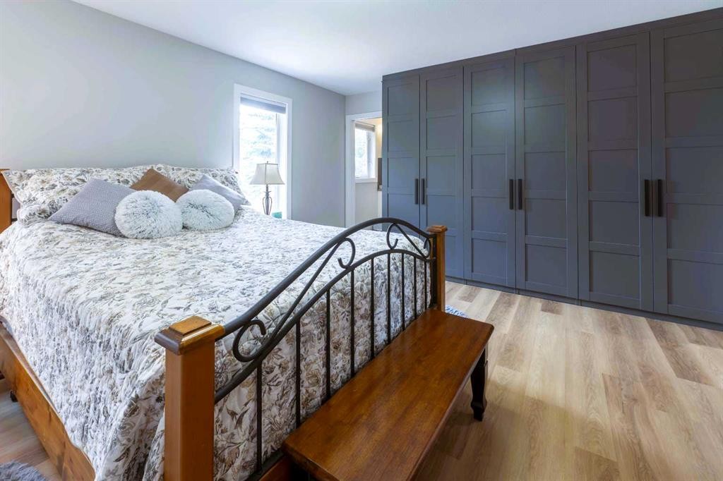 19 Royal Crescent, Lacombe, AB - Indoor Photo Showing Bedroom