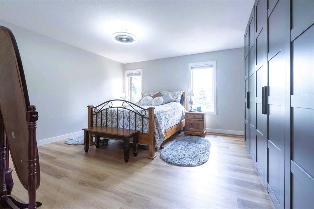 19 Royal Crescent, Lacombe, AB - Indoor Photo Showing Bedroom