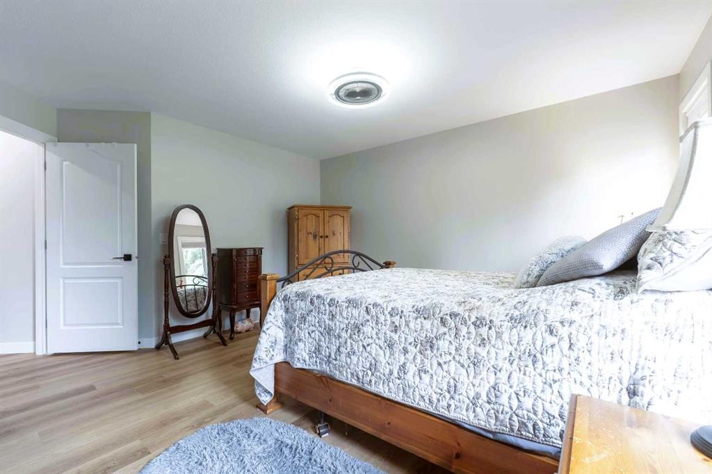 19 Royal Crescent, Lacombe, AB - Indoor Photo Showing Bedroom