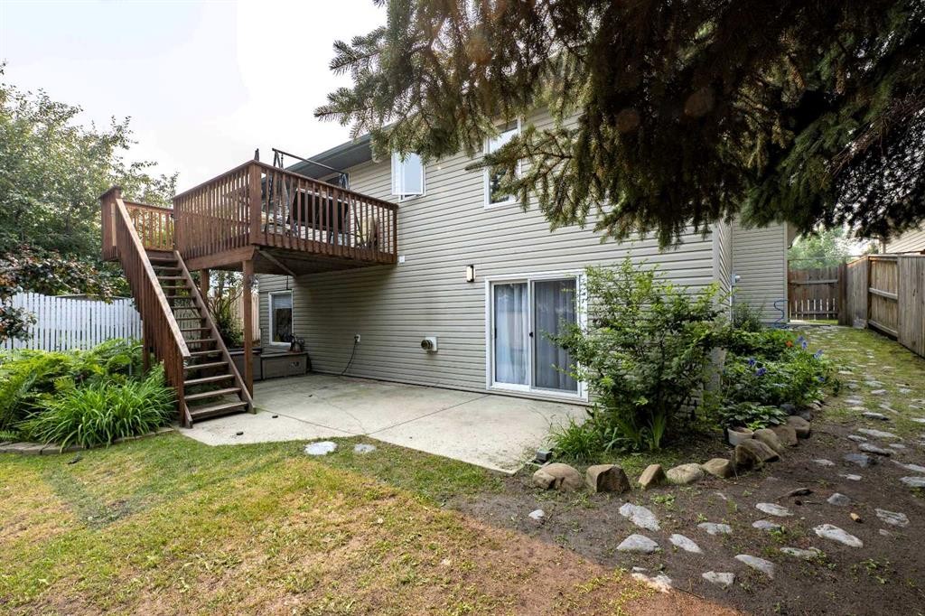 19 Royal Crescent, Lacombe, AB - Outdoor