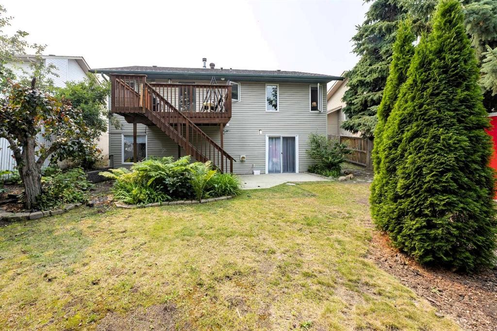 19 Royal Crescent, Lacombe, AB - Outdoor