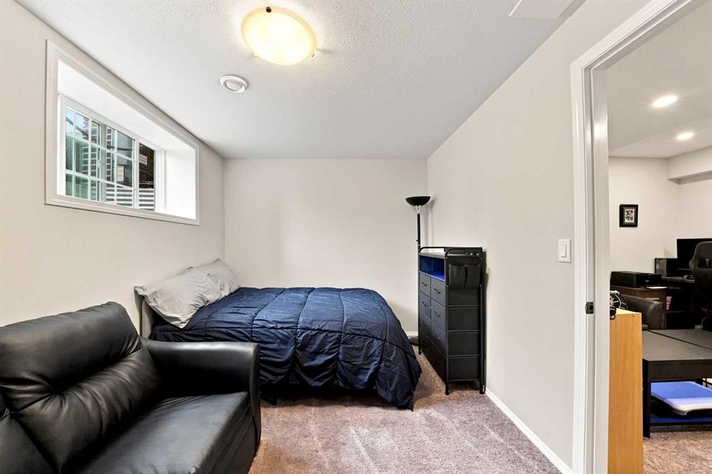 27 Golden Crescent, Red Deer, AB - Indoor Photo Showing Bedroom