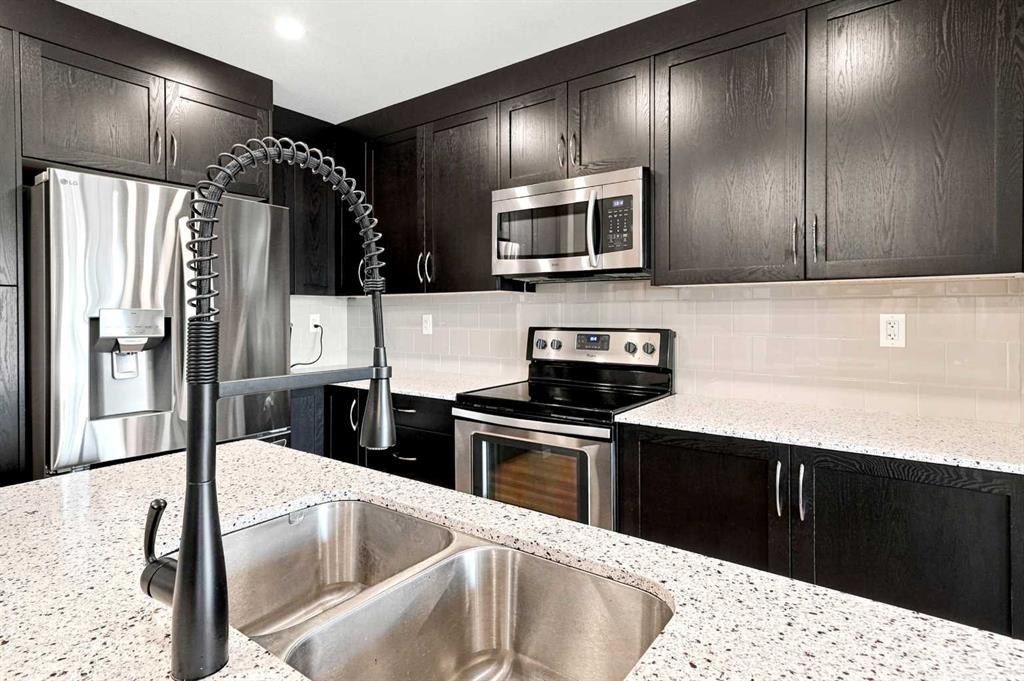 27 Golden Crescent, Red Deer, AB - Indoor Photo Showing Kitchen With Double Sink With Upgraded Kitchen