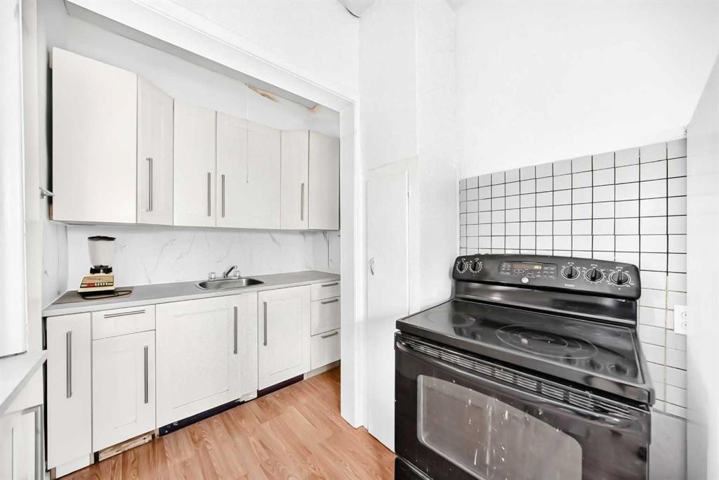 212 5 Avenue, Strathmore, AB - Indoor Photo Showing Kitchen