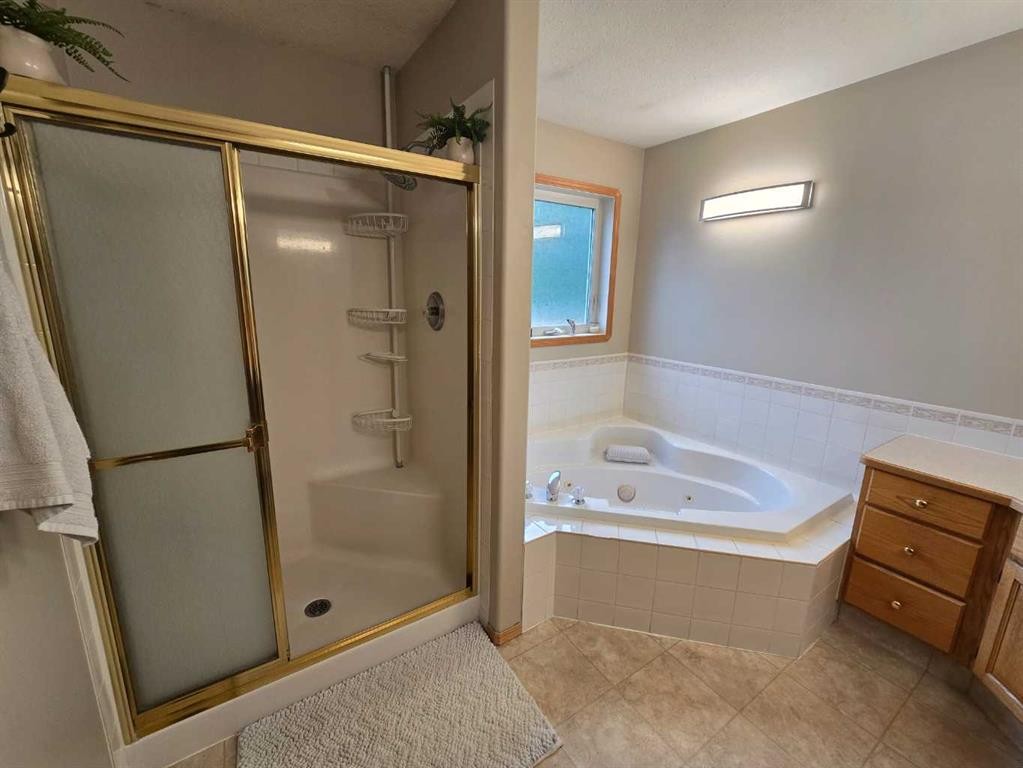 12 Archibald Crescent, Red Deer, AB - Indoor Photo Showing Bathroom