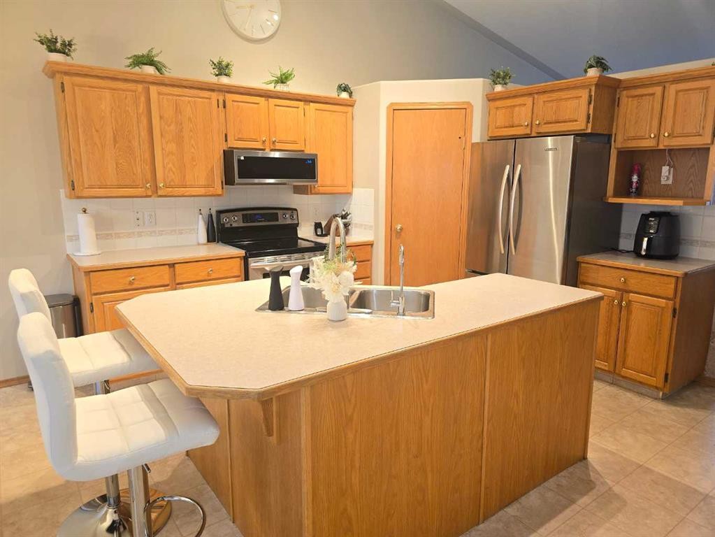 12 Archibald Crescent, Red Deer, AB - Indoor Photo Showing Kitchen